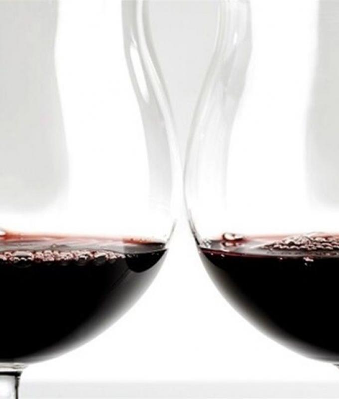 لماذا يحدث الصداع بعد شرب النبيذ الأحمر؟