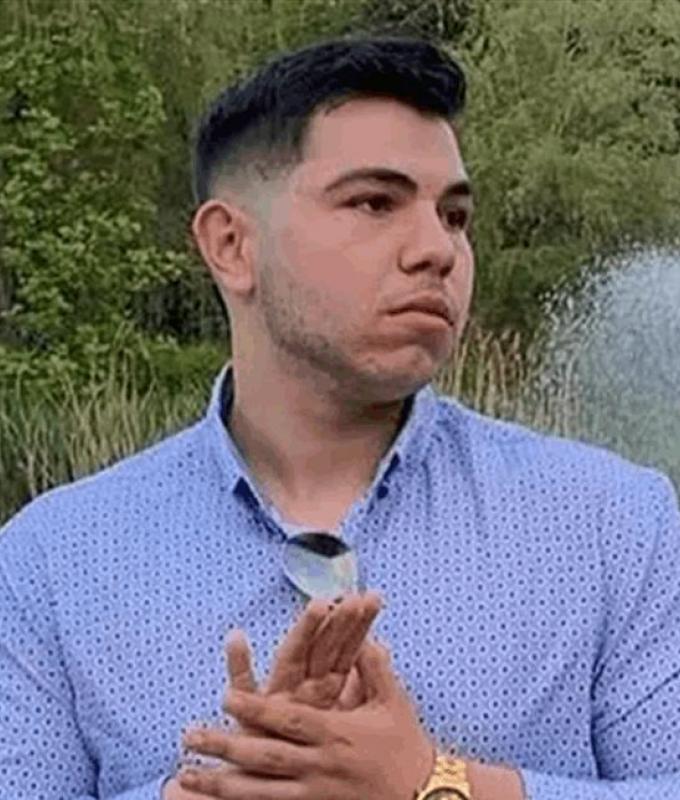 أثناء شحن هاتفه بسيارته.. طالب فقد حياته وسط العاصفة الثلجية