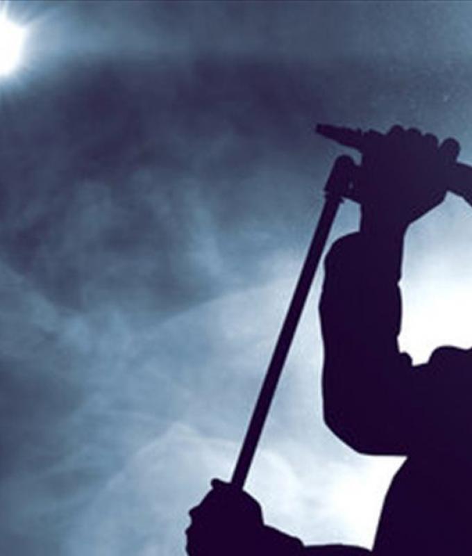 حادثة مُرعبة... فنان معروف رمى بنفسه من الطابق الـ16! (فيديو)