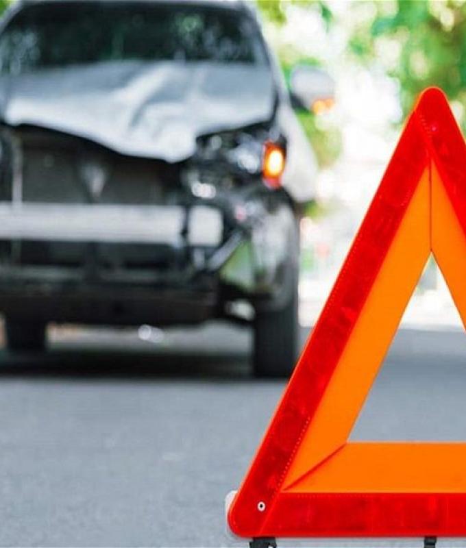 قتيل وجرحى في حادث بين فان لنقل الركّاب وشاحنة