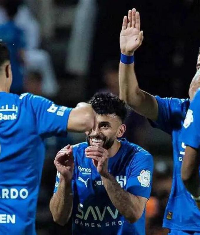 ضربة للهلال... رافينيا ولياو يفضلان البقاء في أوروبا