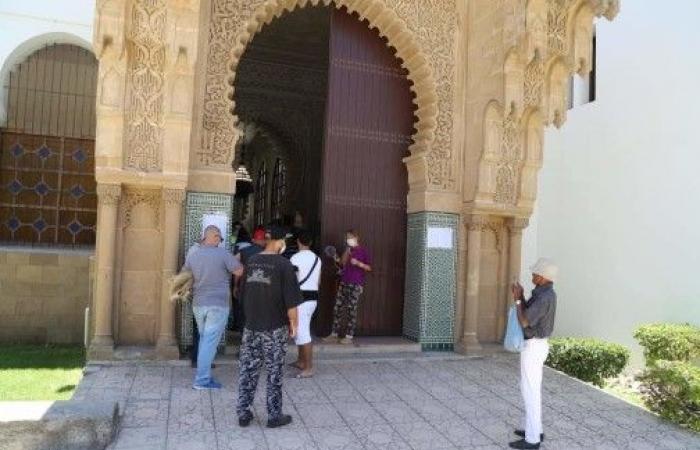 فتاه مغربية تقتحم مسجد وتعتدي على الإمام
