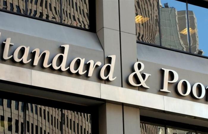 “ستاندرد آند بورز” تتوقع استمرار خسائر بنوك الإمارات