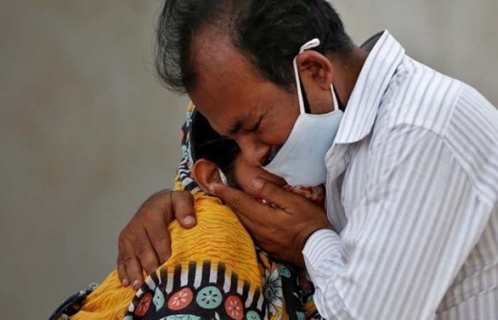 الشرطة الهندية تسحب أسطوانة أوكسجين من مريضة وتقدمها لـ شخص مهم!