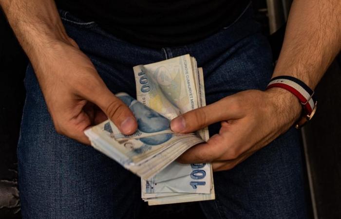 الديون المتعثرة في تركيا تتجه إلى المربع الأحمر مع نزيف الليرة