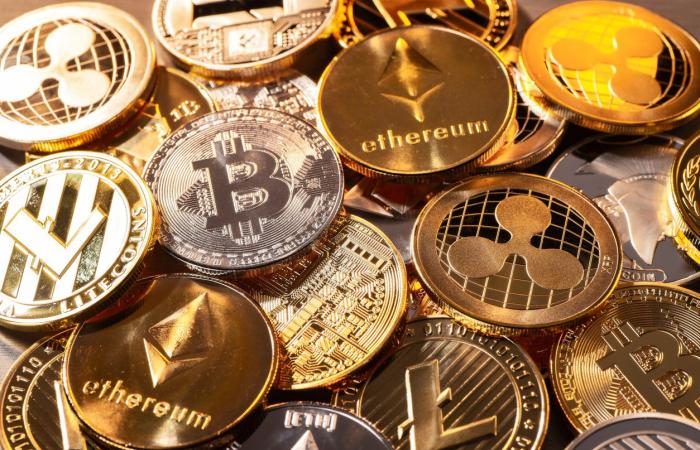 لافروف: العملات المشفرة قد تطيح بالدولار