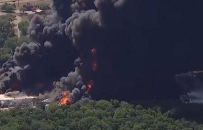 بالفيديو: حريق هائل بمصنع كيماويات في أميركا