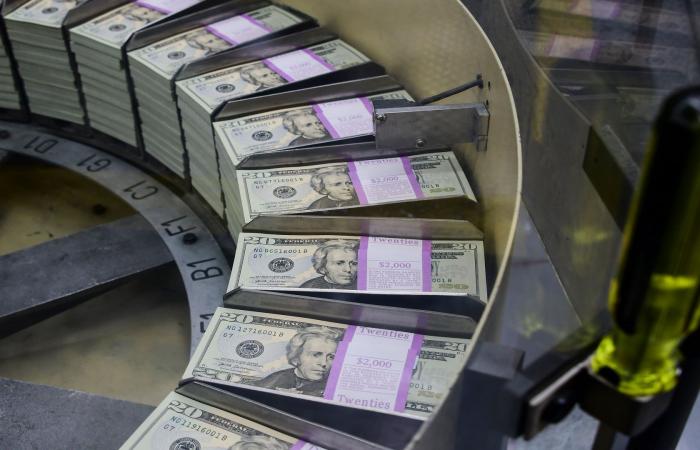تقليص استثمارات السعودية في سندات الخزانة الأمريكية إلى 130.3 مليارات دولار