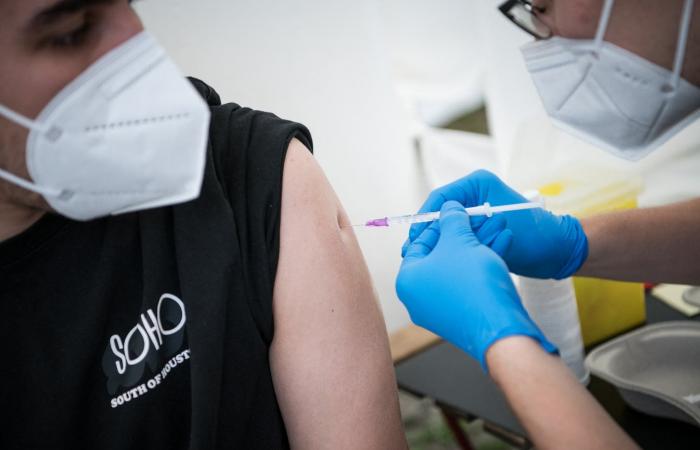 في دولة أوروبية.. اللقاحات أنقذت حياة أكثر من 38 ألفاً