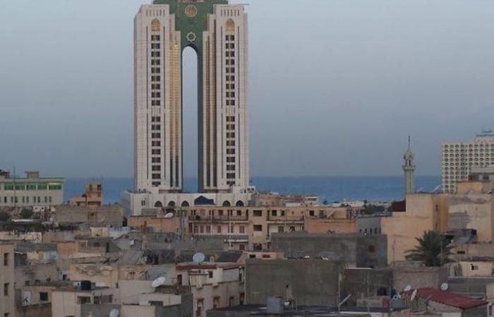 ليبيا تفتتح أحد أكبر مراكز التلقيح ضد “كوفيد” في طرابلس