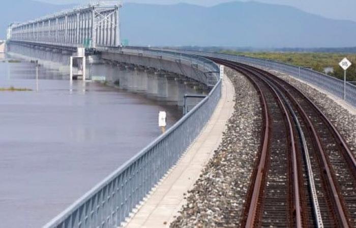 اكتمال جسر للسكك الحديدية بين الصين وروسيا