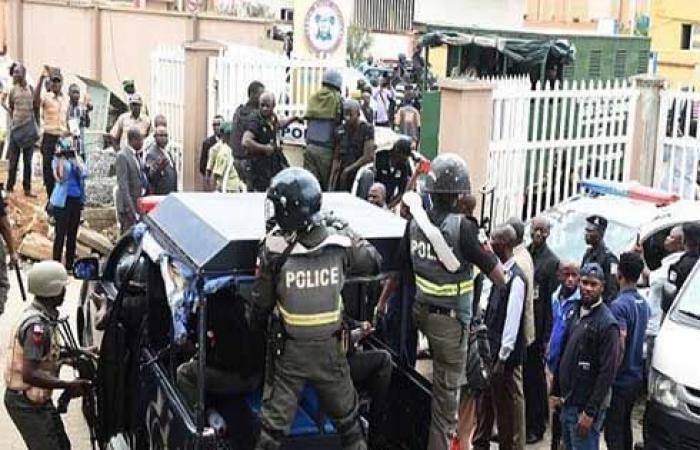 نيجيريا : نسفوا سور السجن بالمتفجرات وأخرجوا 266 نزيلاً