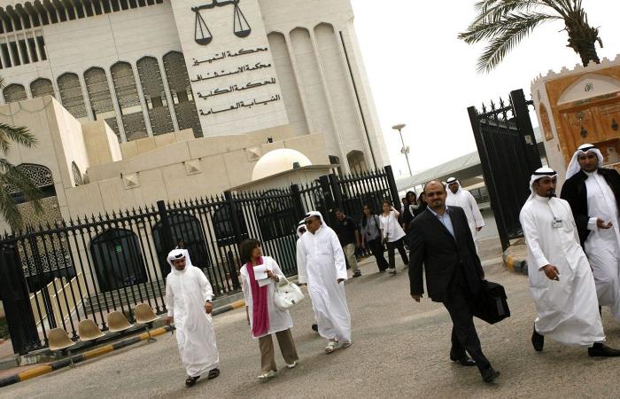 الكويت : تعويض زوج بعد خيانة زوجته له مع 13 رجلا