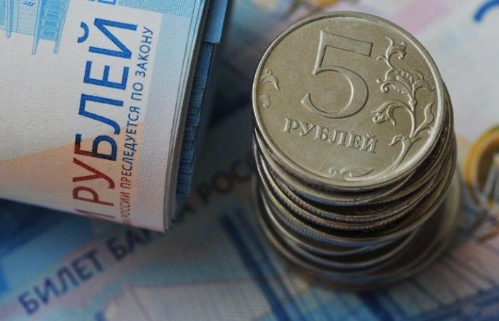 الروبل الروسي ضمن أكثر العملات رواجا في العالم