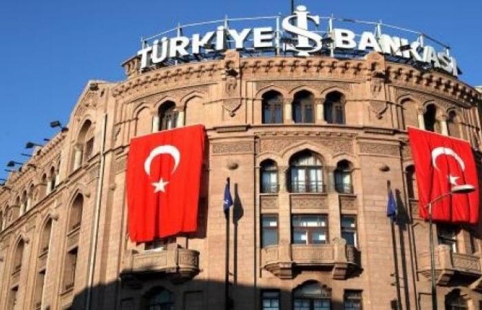 تركيا تشدد الرقابة على سوق الصرف بعد تراجع الليرة