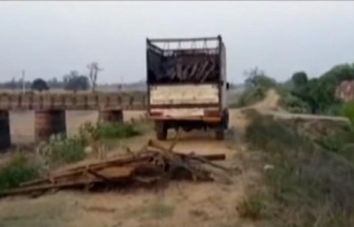الهند- لصوص يسرقون جسرا معدنيا يزن 500 طن -فيديو