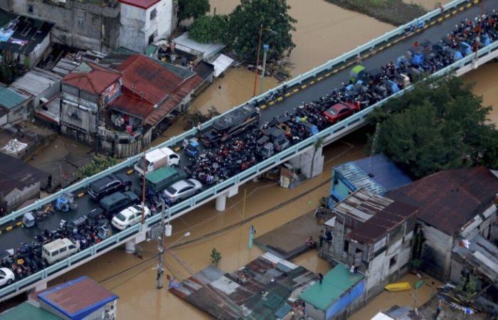 مصرع 4 أشخاص جراء انهيار جسر في الفلبين