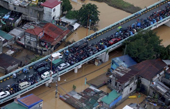 مصرع 4 أشخاص جراء انهيار جسر في الفلبين