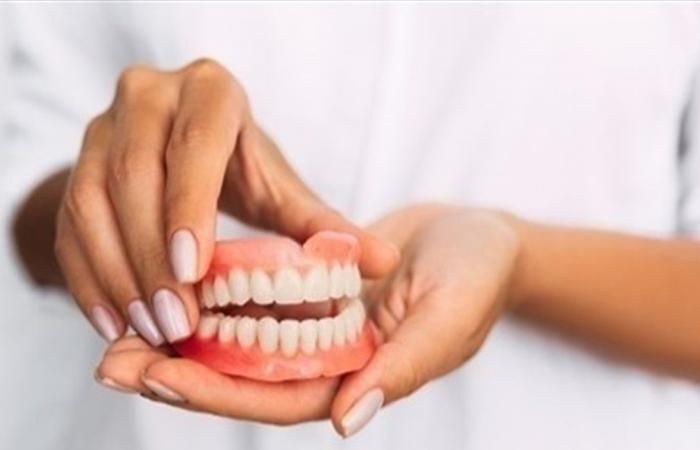 استخدام طقم أسنان يحمي من السكري في الشيخوخة.. اليكم آخر الدراسات