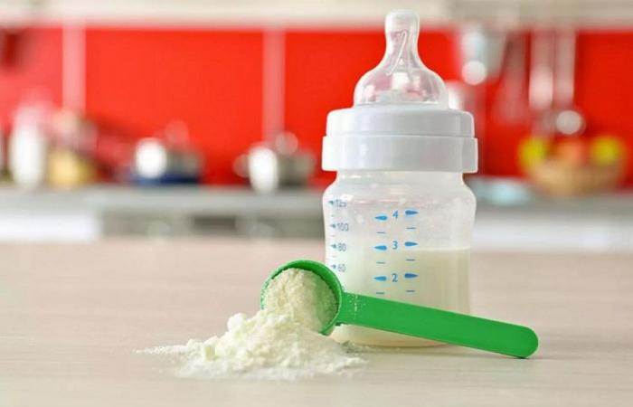 أمريكا تواجه أزمة في توفير حليب الأطفال