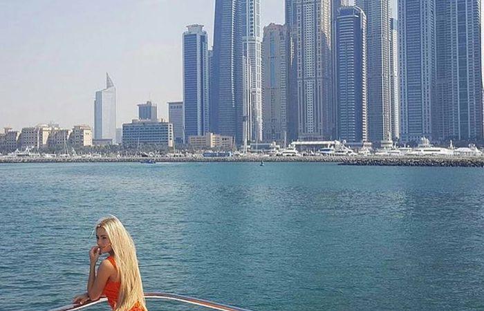 دبي تبيع حصصا في أصولها التجارية لخفض الديون