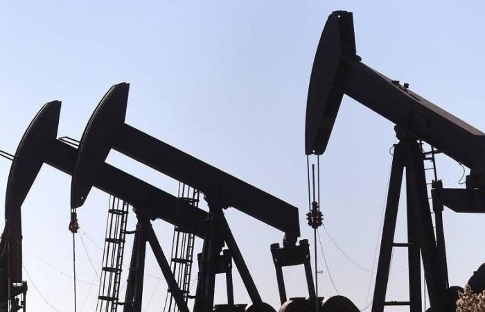 أسعار النفط تواصل الارتفاع