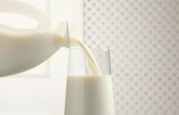 دراسة تحذر من تناول الحليب.. يزيد فرص الإصابة بهذا المرض