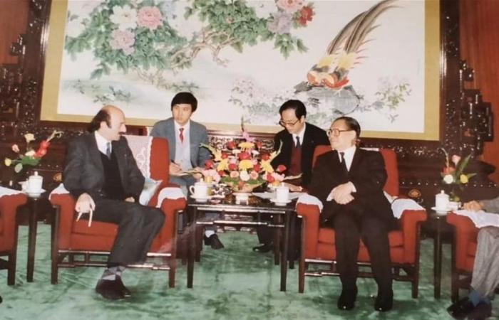 جنبلاط أبرق للرئيس الصيني معزيًا بوفاة جيانغ زيمين