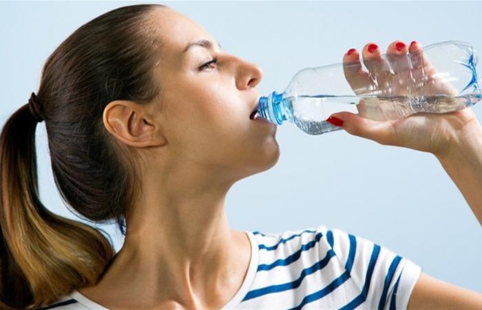 "الجواب بسيط".. هل نحتاج حقا إلى شرب 8 أكواب من الماء يوميا؟