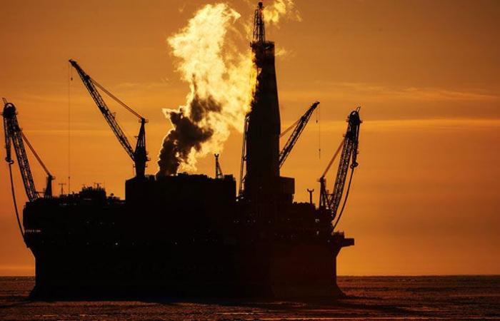 النفط يسجل خسائر للأسبوع الرابع على التوالي