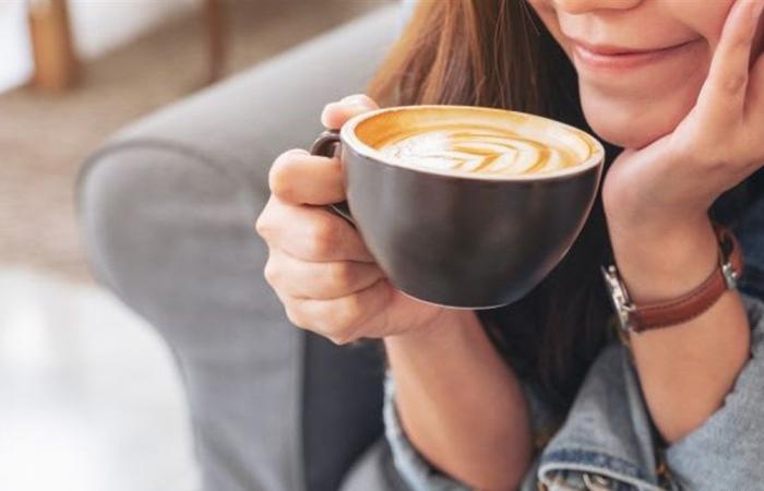 شرب القهوة على معدة خالية.. هل هو مضرّ بصحتك؟
