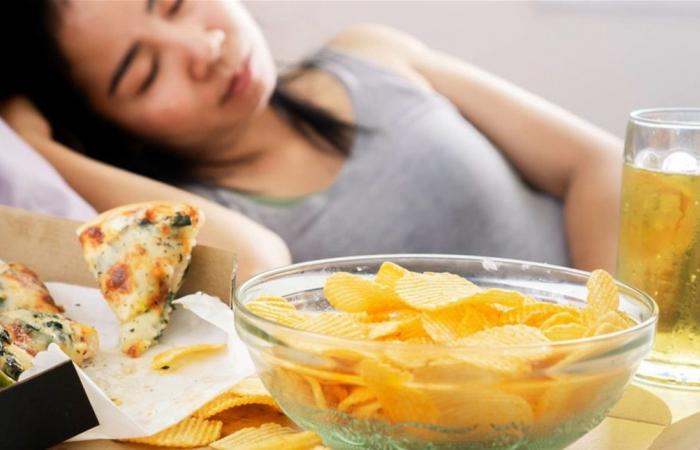 ماذا يحدث لجسمك عند تناول الطعام بعد الساعة 8 مساءً؟