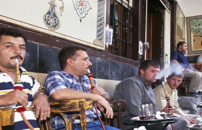 خبير يكشف: تدخين الشيشة يعزز انتشار العدوى في الجسم