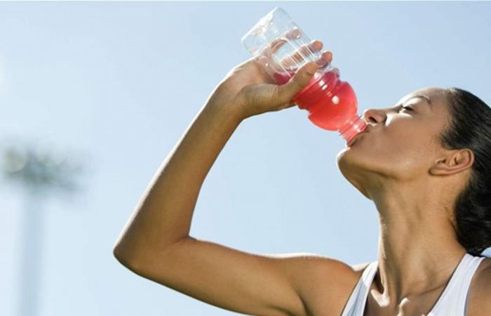 المشروبات الرياضية.. هل تسبب نفس أضرار مشروبات الطاقة؟