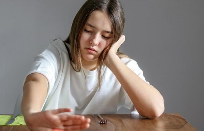 ما تأثير الساعة البيولوجية على عادات الأكل لدى المراهقين؟