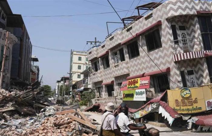 بعد 60 ساعة من وقوع الزلزال المُدمّر... إنتشال 3 ناجين من تحت الأنقاض في ميانمار (فيديو)