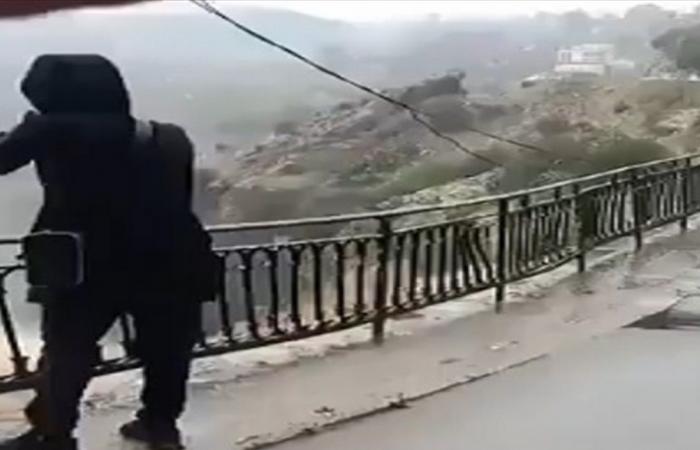 مشهد مرعب من دولة عربيّة... شاهدوا ما تسبّبت به الأمطار الغزيرة! (فيديو)