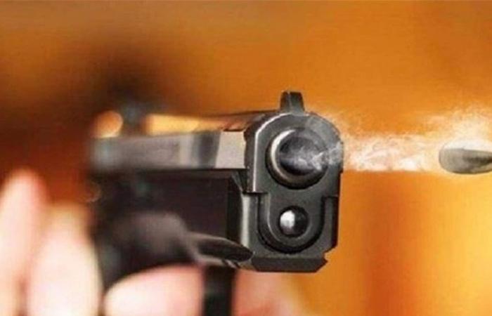 إشكال في مصر تطوّر إلى إطلاق نار... إصابة سيدة عن طريق الخطأ