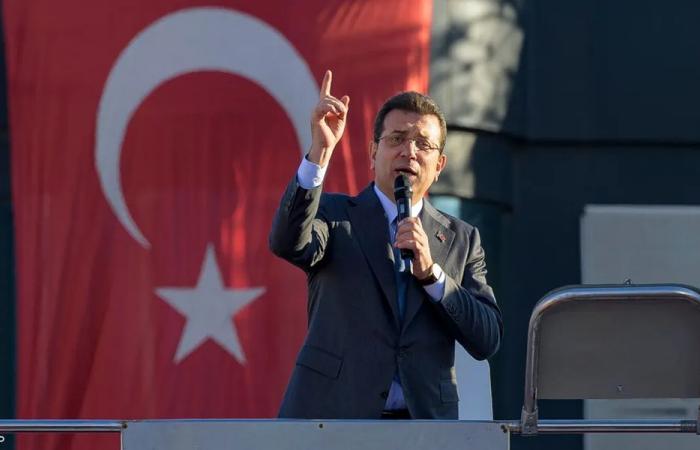 رئيس بلدية إسطنبول المعتقل يمثل أمام المحكمة