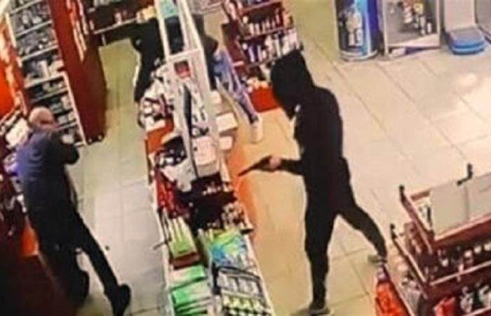 سطو مسلّح على 3 صيدليات… سلوم: لضبط السلاح المتفلّت