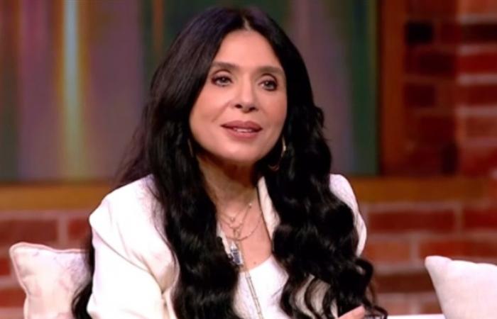 الشقيقة المنتقبة للراقصة دينا تحرجها على الهواء.. فماذا قالت؟ (فيديو)