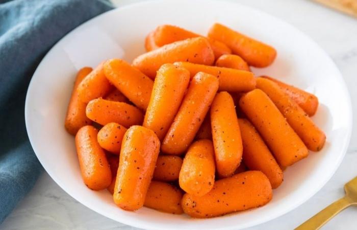 تجربتها غريبة... امرأة تدعي تغيّر لون بشرتها لإفراطها في تناول الجزر (صور)