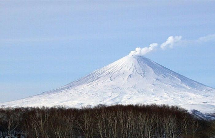 توهج مرعب.. البركان الأعلى في أوراسيا يثور مجددًا