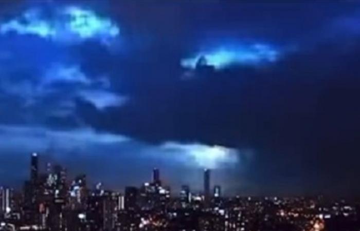فيديو مُرعب من سماء أستراليا... كرة نارية خضراء ودويّ انفجار!