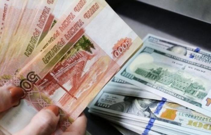 الروبل يتفوّق على الذهب: مكاسب بـ38% مقابل الدولار