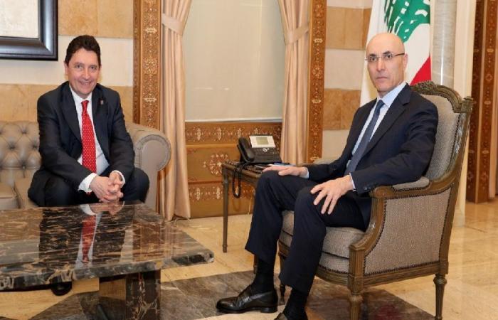 وزير الداخلية عرض وكاديك العلاقات بين لبنان وفرنسا