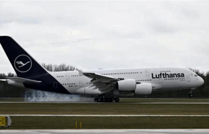 جهاز "آيباد" تسبب بهبوط طارئ لطائرة.. إليكم ما حصل في الأجواء