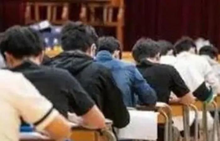 لمنع الغش.. مدرس يراقب طلابه بـ"الدرون"