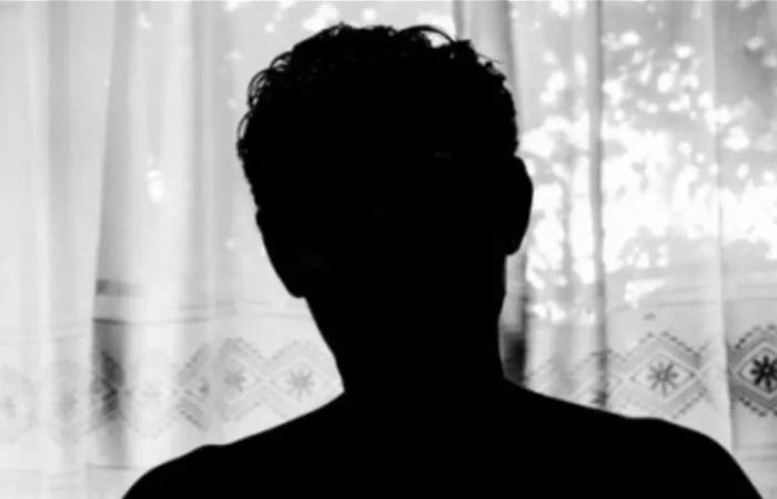 بعد غياب 14 عاما عن بلده.. فنان سوري شهير يعود إلى الشام (فيديو)