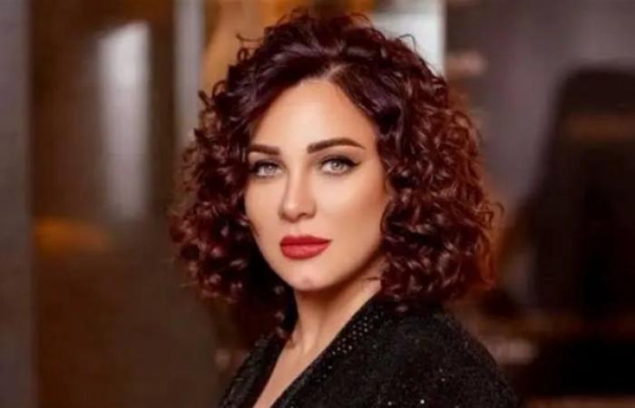 بالصور... هكذا تضامنت سلاف فواخرجي مع سكان السويداء